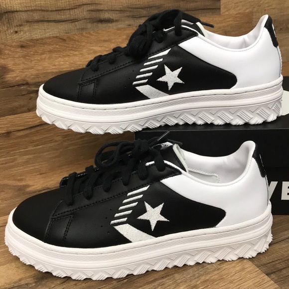 CONVERSE LOW TOP BRAND NEW - Picture 3 of 16